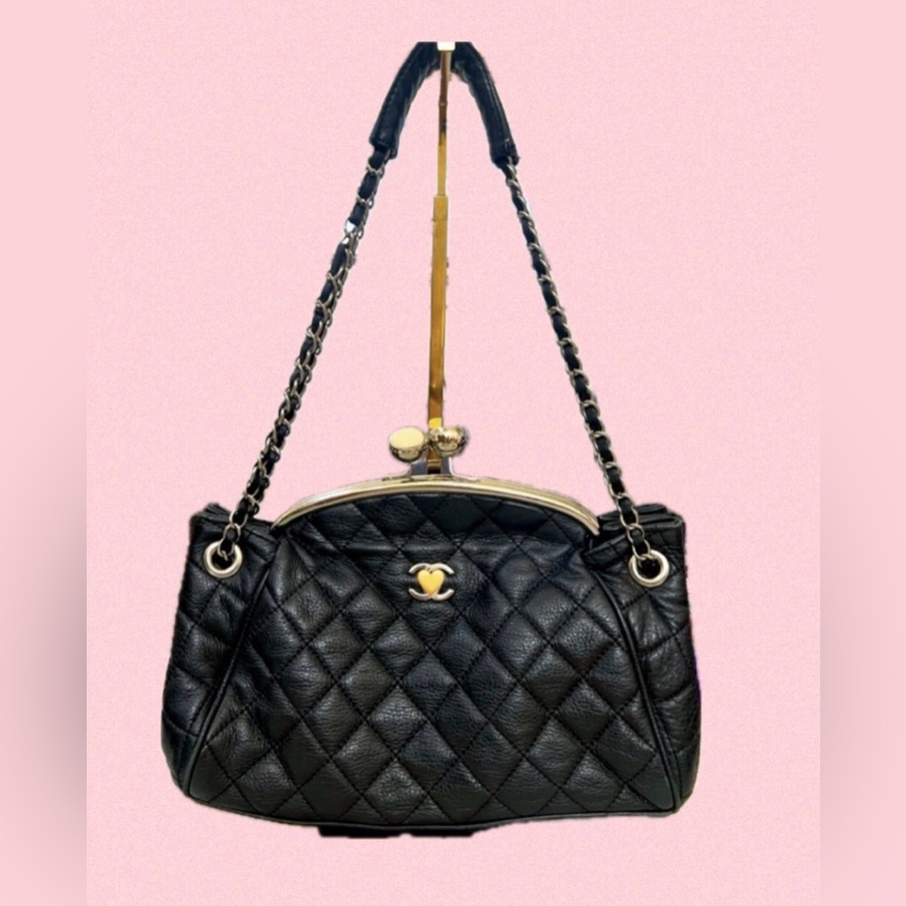 Elegant Black Quilted Genuine Leather Handbag